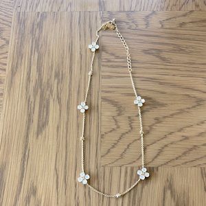 Like new Kate Spade NY necklace with 5 pearl flowers and “diamonds” on the chain